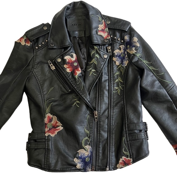 BLANK NYC BLACK VEGAN LEATHER “AS YOU WISH” MOTO JACKET WITH FLORAL EMBROIDERY - Picture 5 of 12